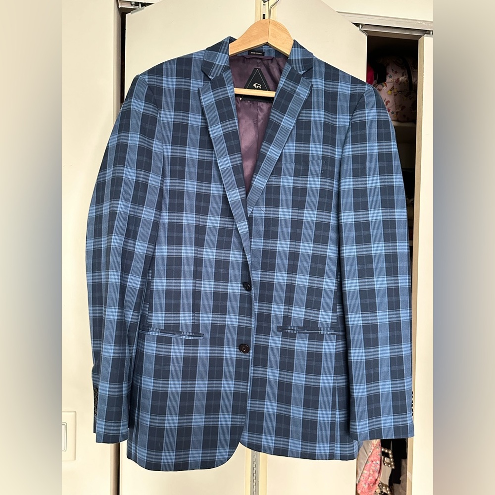 Super fun Buffalo David Bitton plaid navy suit with jogger pant 38R 32x32